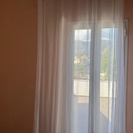 Fane's * Himarë